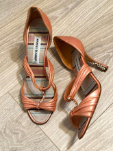 Load image into Gallery viewer, Manolo Blahnik Peach Glam Heels-sz 8.5