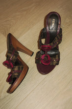 Load image into Gallery viewer, Y2K Fendi Zucca Platform Wood Heels-sz 6