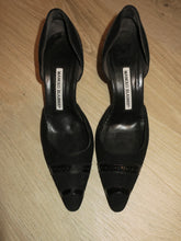 Load image into Gallery viewer, Y2K Manolo Blahnik Suede/Patent Kitten Heels-sz 6.5
