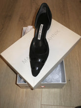 Load image into Gallery viewer, Y2K Manolo Blahnik Suede/Patent Kitten Heels-sz 6.5
