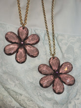 Load image into Gallery viewer, Vtg 70s Reworked Lucite Daisy Necklace
