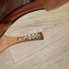 Load image into Gallery viewer, Manolo Blahnik Peach Glam Heels-sz 8.5
