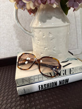 Load image into Gallery viewer, Marc Jacobs 70s Style Sunglasses
