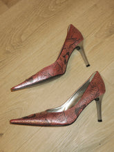 Load image into Gallery viewer, Carlos Tattoo Pointed Heels-sz 7.5
