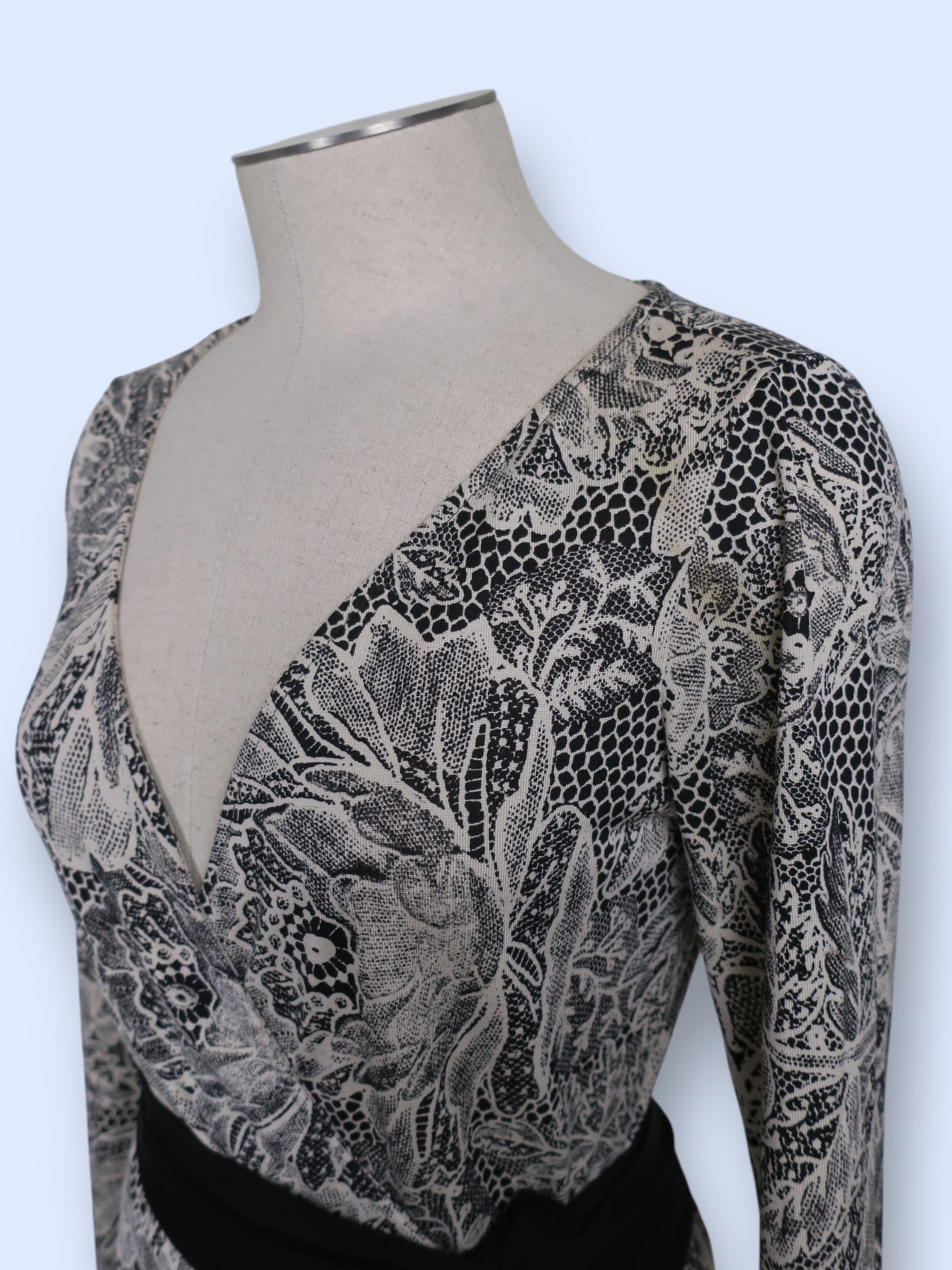 Diane Von Furstenberg Lace Printed Silk Wrap Dress-sz S/M The Phonebooth Diane Von Furstenberg Lace Printed Silk Wrap Dress-sz S/M The Phonebooth