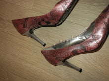 Load image into Gallery viewer, Carlos Tattoo Pointed Heels-sz 7.5
